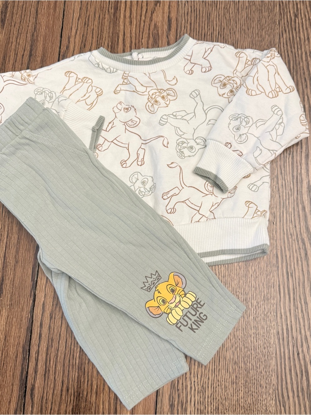 Disney Baby 6-9M Lion King Sweatshirt Pants Set ADORABLE!  LIKE NEW